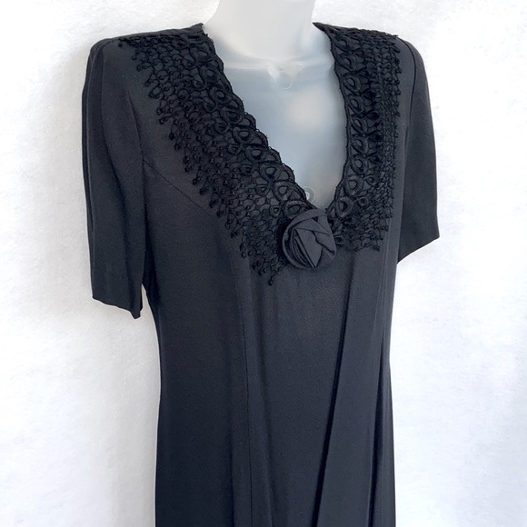 Jeffrey and Dara dress by Linda Hutley. - Picture 2 of 6